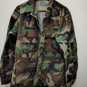 米軍放出品 ヴィンテージ BDU カモフラージュシャツ/ブラウス パッチ付き-MR