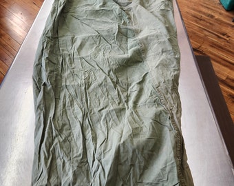 Sac de couchage vert OD vintage de l'époque de la guerre du Vietnam, émis par l'armée