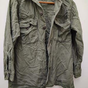 Vintage Military Issued Vietnam Era OD Green Men&#39;s Long Sleeve OG-107 Sateen Utility Shirt-15.5x31