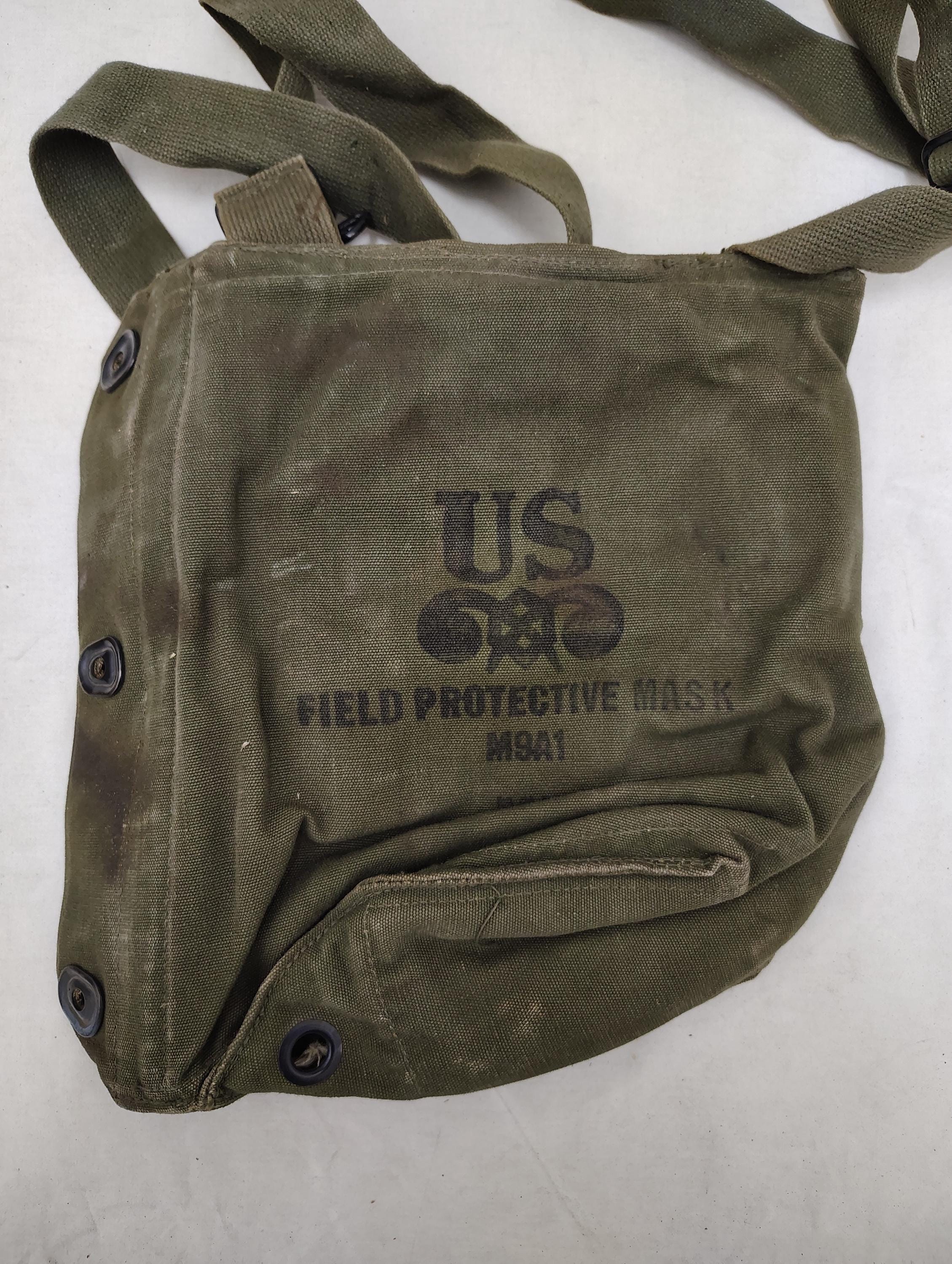 U.S. Military Money Bag ミリタリーバッグ ビンテージ Vintage Military Issued Vietnam Era OD Green Canvas M9A1 Gas Mask
