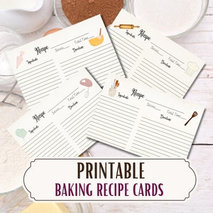 Puede incluir: Un mont&oacute;n de tarjetas de recetas de reposter&iacute;a imprimibles con un fondo color crema. Cada tarjeta tiene l&iacute;neas para ingredientes, instrucciones y otros detalles. Las tarjetas est&aacute;n decoradas con peque&ntilde;as ilustraciones de utensilios de cocina y el texto "PRINTABLE BAKING RECIPE CARDS".
