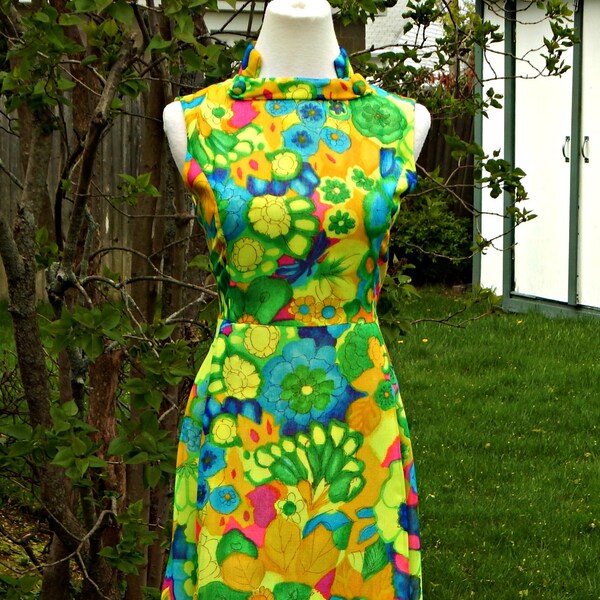 Vintage 60s Mod Floral, Flower Power Mini Dress, Size XS S, High Collar Day, Tea Dress