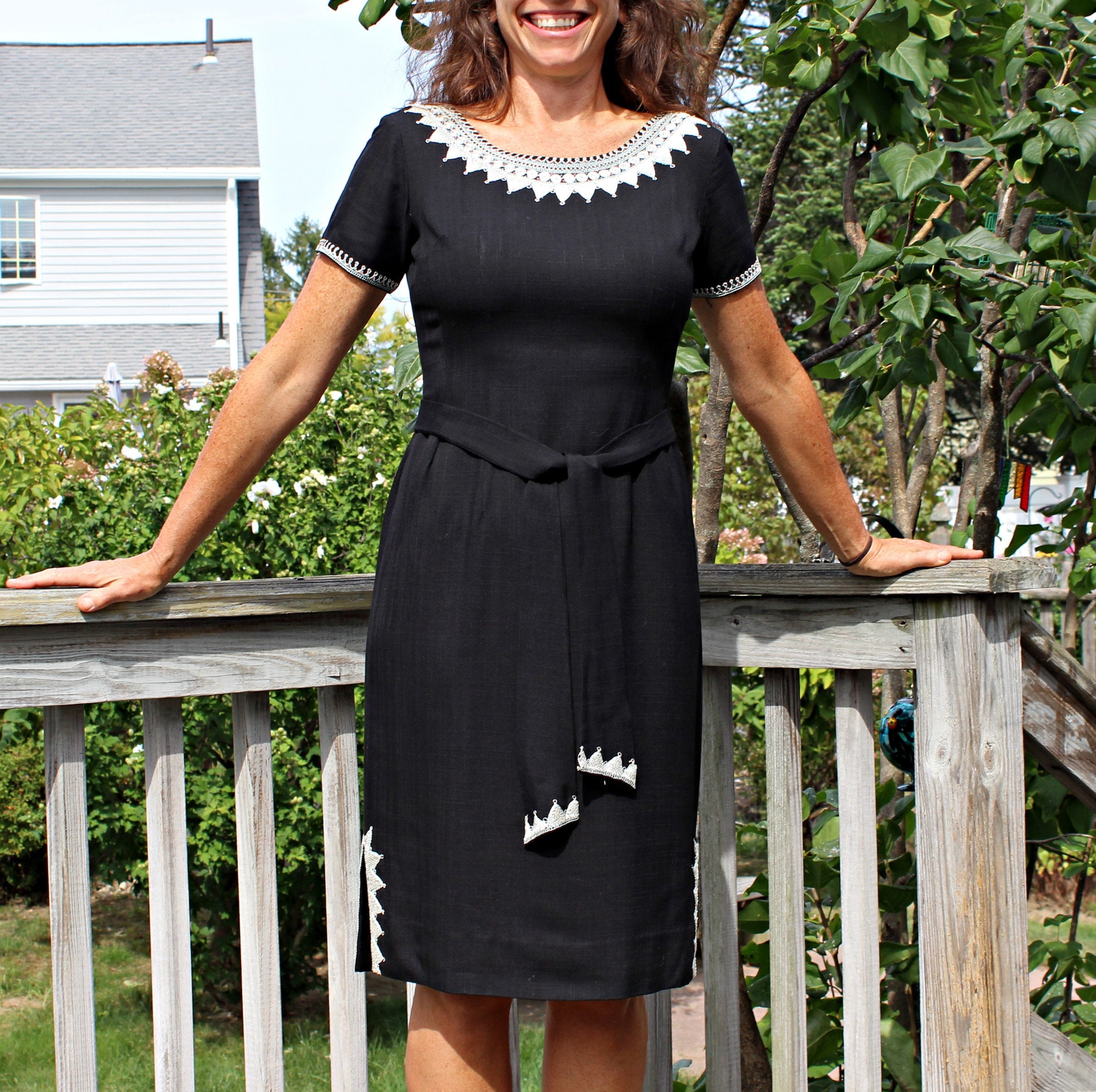 コリアグランドセール 2025 60s Embroidered Little Black Sheath Dress With Belt, Size M ワンピース