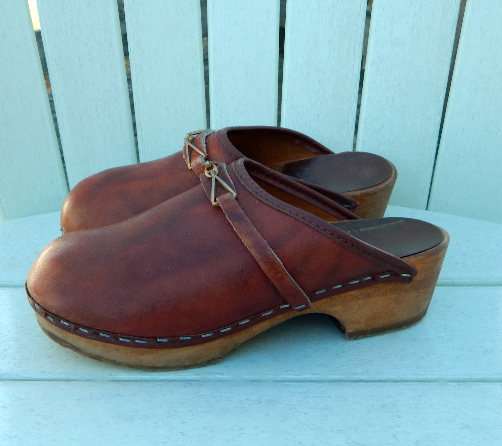 girls leather clogs