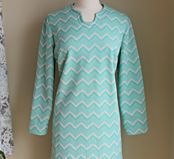 70s Mod Green Chevron Polyester Dress Size L XL, … - image 2