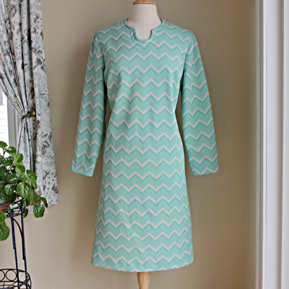 70s Mod Green Chevron Polyester Dress Size L XL, … - image 1