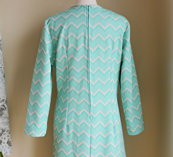 70s Mod Green Chevron Polyester Dress Size L XL, … - image 6