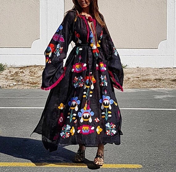 ethnic boho dresses Embroidered Linen Boho Dress Black White With Ethnic Floral Ukrainian  Embroidery Bohemian Kaftan Reception Gown Affordable Wedding Dresses