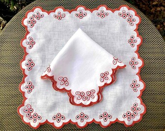 Daisy scalloped embroidered linen napkins set BoutiqueUA