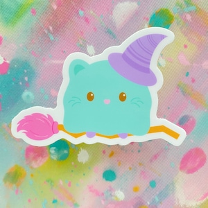 Pom Pom Kitty pegatina de bruja fantasmal / pegatina de vinilo Kawaii / encantos de pan de jengibre / Kawaii Halloween / pegatina de gato / linda pegatina de Halloween