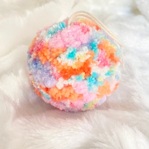 Funfetti Pom Pom Ornament Lebkuchen Anhänger Handgemachte Pom Poms Pastell Party Dekor Pom Pom Dekor Niedliche Deko Ideen Niedliche Ornamente Bild 2