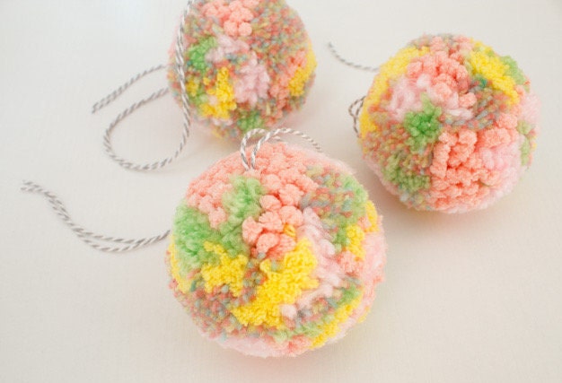 Sugarplum Pom Ornament - Poms Faits à La Main Charmes en Pain d'épice Ornements Decor Cute Ideas Mig
