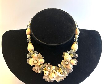 Pretty Vintage 50s Large Resin Flower Pearl Necklace