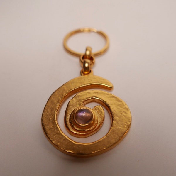 Porte clé bronze doré signé spirale cabochon résine violette Années 2000