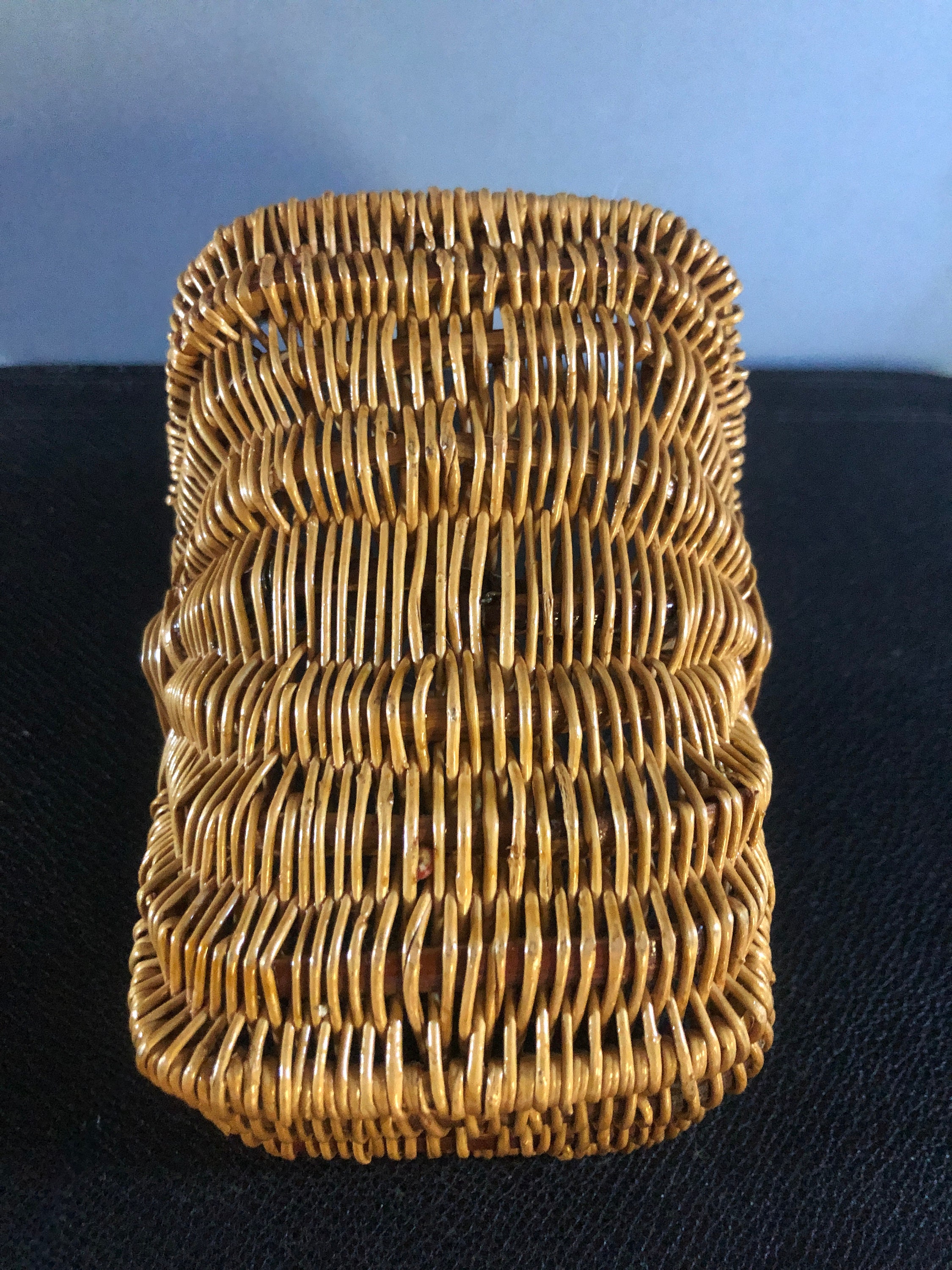 ANCIEN PETIT PANIER DE POUPÉE EN OSIER ANCIEN PETIT PANIER DE POUPÉE EN OSIER