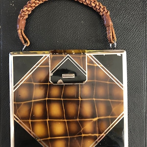 Bolsa grande de metal lacado com caixa de pó minaudière em estilo Art Déco de tartaruga Fabricado na Áustria