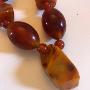 Beautiful old butterscotch bakelite necklace from the 40s