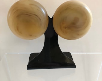 Vintage massive runde marmorierte Bakelit-Ohrringe