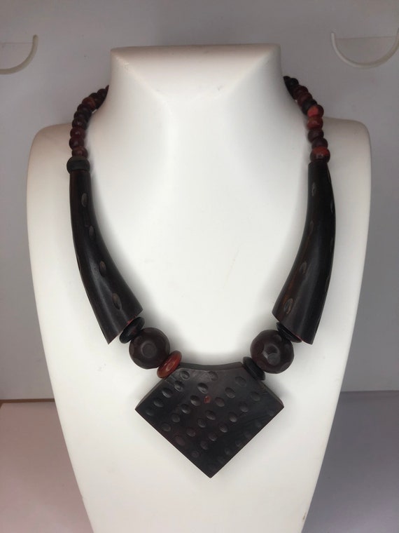 Gros collier pendentif corne bijou ethnique Années