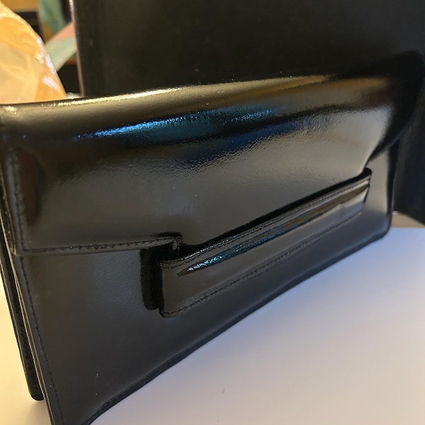 Grote handtas tas zwart lakleer klepsluiting jaren 70