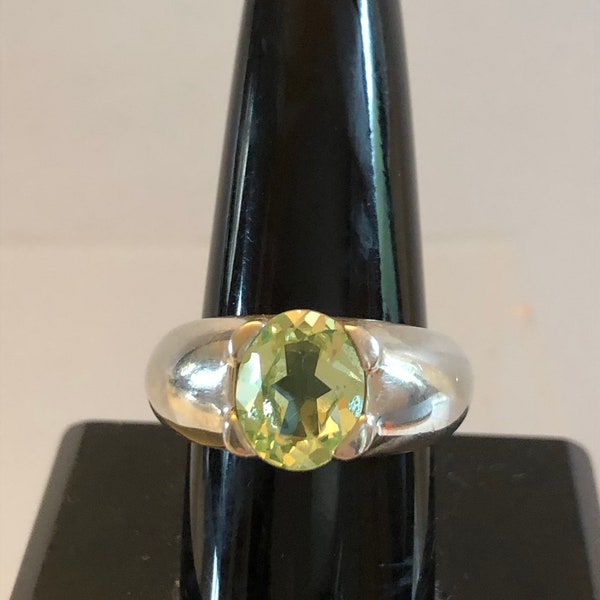 Bague chevalière avec pierre verte argent massif Années 90