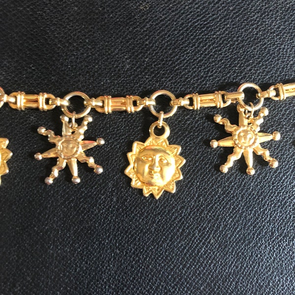 Adorable Bracelet Doré Breloques Charms Étoiles et Soleils Vintage