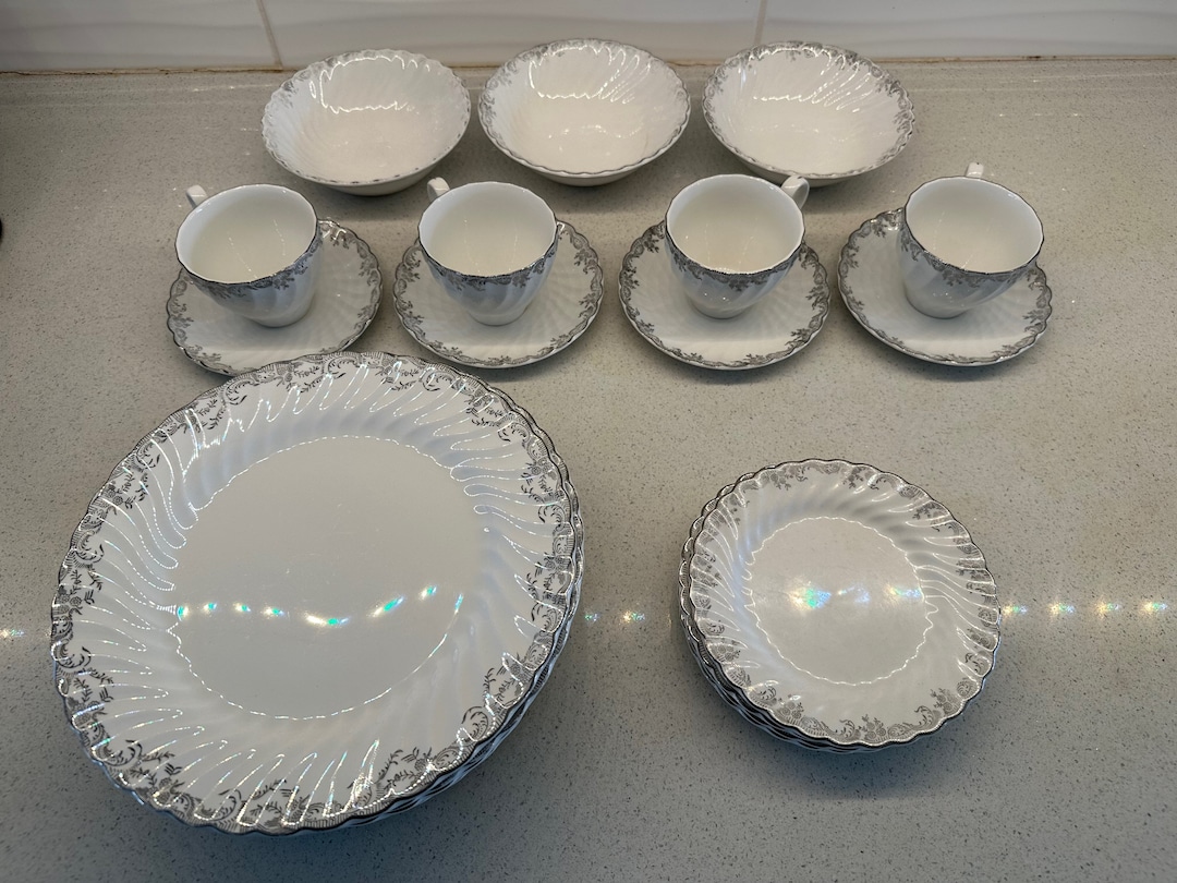 Vintage Johnson Bros Snowhite Regency SYLVANIA Dinner Plates