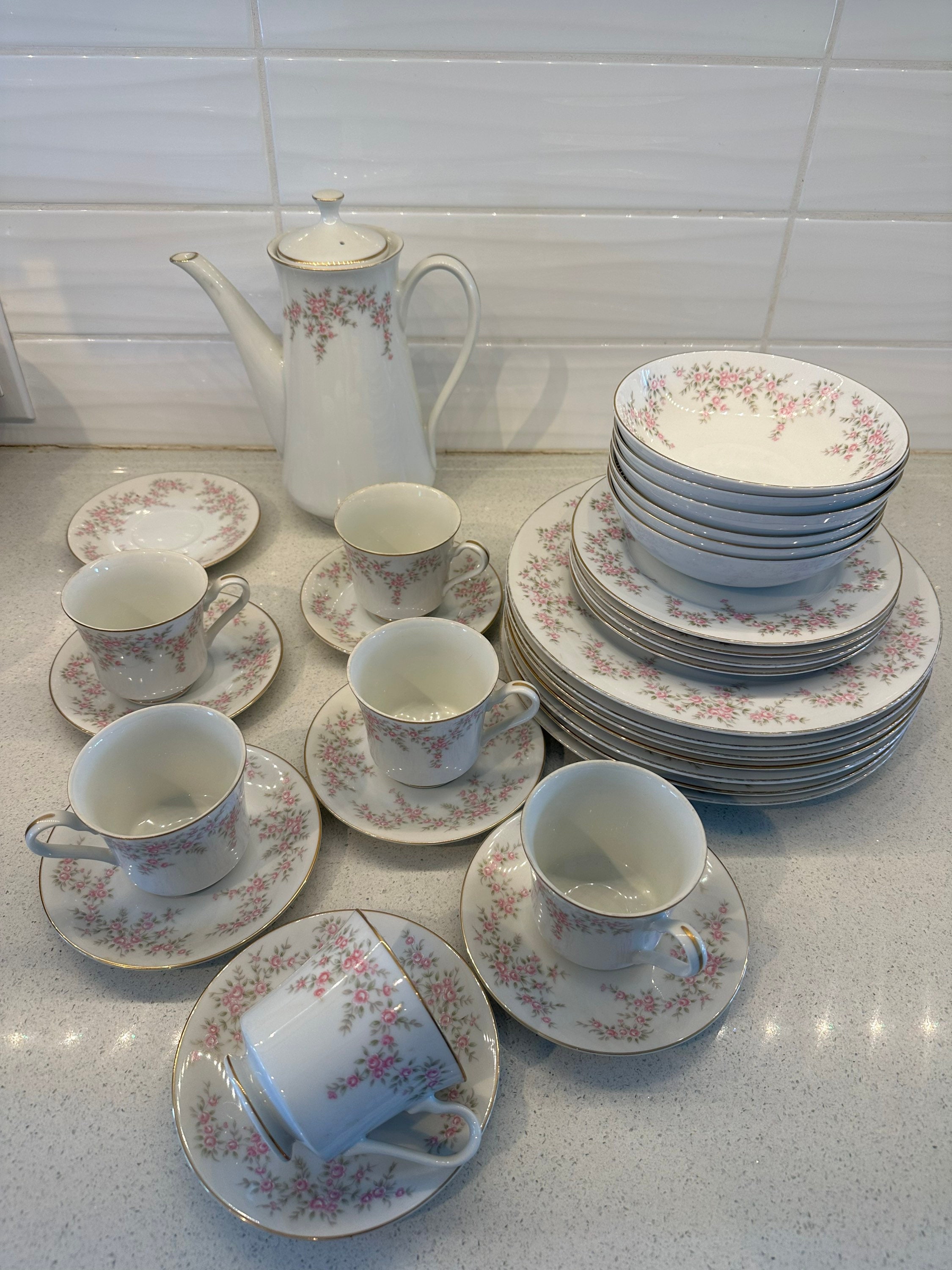 Vintage 1960s Premiere Fine China Japan, April Rose Pattern, 39