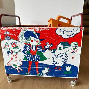 Vintage 1950s Push Cart toy box on Castors