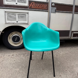 Vintage Molded Fiberglass Armchair – Mid-Century Modern Aqua DAX Style Shell Chair