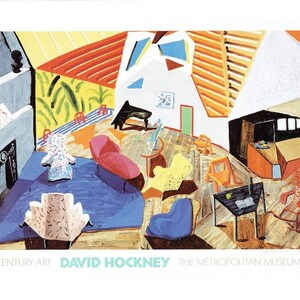 Pu&ograve; includere: Un dipinto colorato di David Hockney intitolato "A Bigger Splash" che rappresenta un interno moderno con mobili, una piscina e una finestra. Il dipinto fa parte della collezione di arte del XX secolo del Metropolitan Museum of Art.