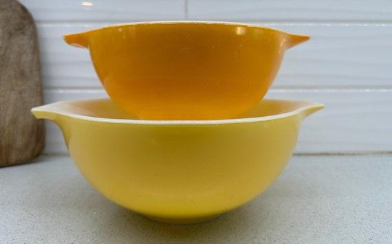 Vintage Pyrex MCM Nesting Bowls in Orange and Yellow - Etsy
