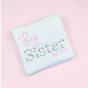 Big Sister Est 2025 Top with Floral Embroidery Big Sister Announcement T-Shirt, New Sister Jumper Gift, Sibling Gift