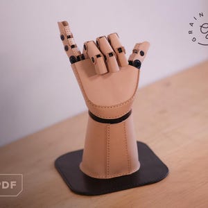 Mano biónica de cuero [Patrón PDF]