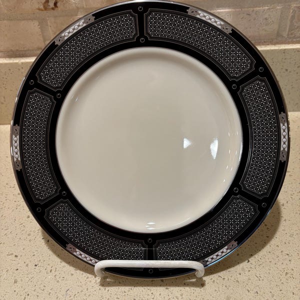 Lenox Hancock Platinum presidential beautiful Accent Luncheon Plate sold as one piece (11in stock)
