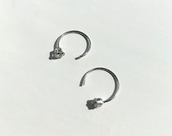 Tiny Sterling Silver Cubic Zirconia Hug Hoops, Boucles d’oreilles à manchette ouverte, Huggies, Sterling Silver, CZ Hoops, Minimalistic