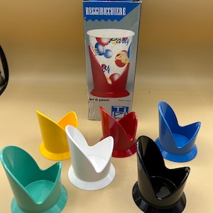 Set of six GUZZINI Tipi Vintage multi-coloured plastic cup holders. Made in Italy. 1980s 1980s Italian Design.