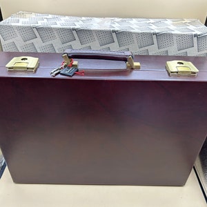 Munari 24 hour hard case in new vintage leather
