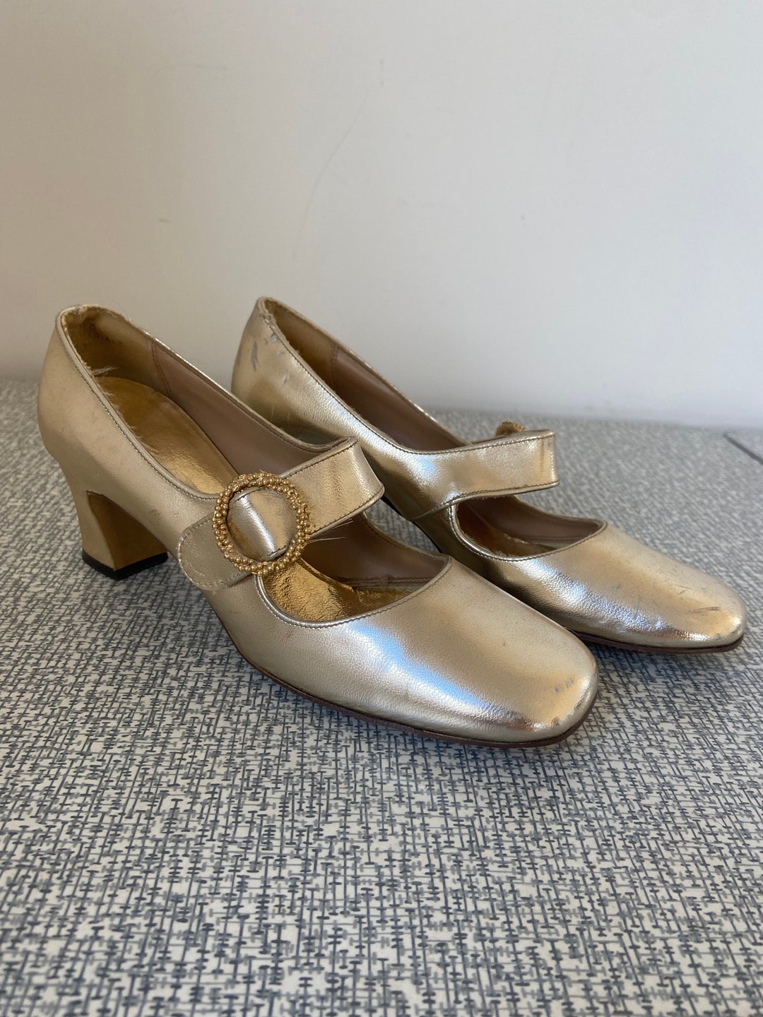 Vintage Women's Shoes Size 5.5 Gold Pumps Mod Style - Etsy