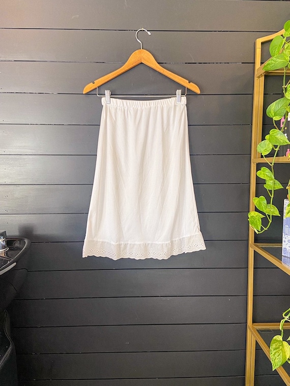 Vintage white slip Gem