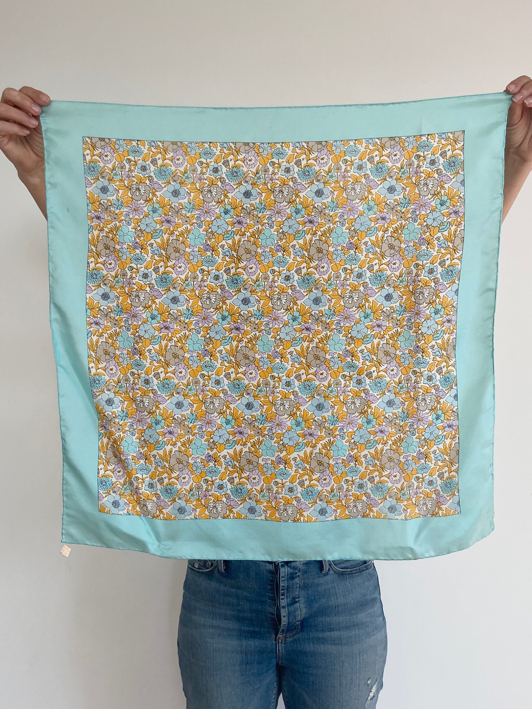 Foulard Carré Vintage Années 80 - Motif Floral Multicolore, Soie (ou Similaire), Très Bon état