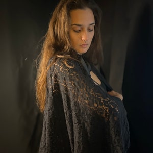 Black Gothic Lace Cape: Victorian Funeral Costume with Satin Ribbon