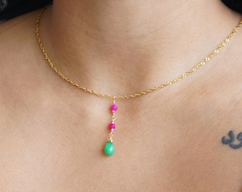 Collar de jade briolette, cadena de oro y calcedonia rosa