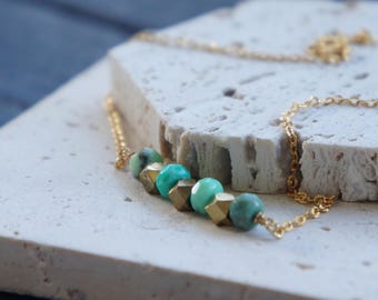Collar de cristal de crisoprasa hecho a mano, cuentas de latón dorado, piedra natural, collar de capas