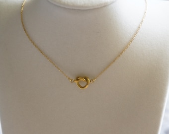 Gold Stainless Steel Knot Necklace – Minimalist Dainty Chain Jewelry