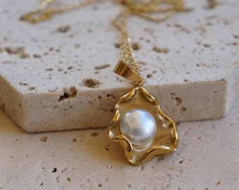 Gold Shell Necklace with Pearl, Shell Charm Pendant, Ocean Jewelry, Women's Necklace