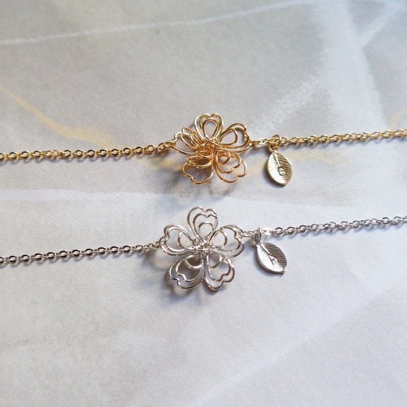 Personalized Flower Necklace Gold Wire Flower Pendant Tiny Etsy
