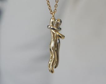 Collar de pareja abrazada, dijes de oro y plata, joyería de amor