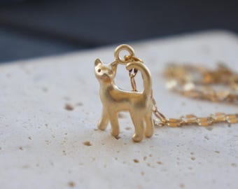 Collar dorado mate con forma de gato, colgante felino