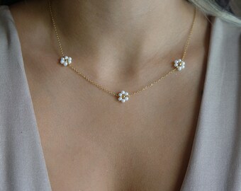 Tiny Daisy Necklace Freshwater Pearl Delicate Necklace Choker Necklace Tiny Flower Necklace Layering Necklace